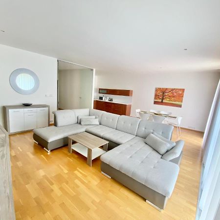 Apartment Korunni Dvur 130M2, 2 Free Parkings Praga Zewnętrze zdjęcie