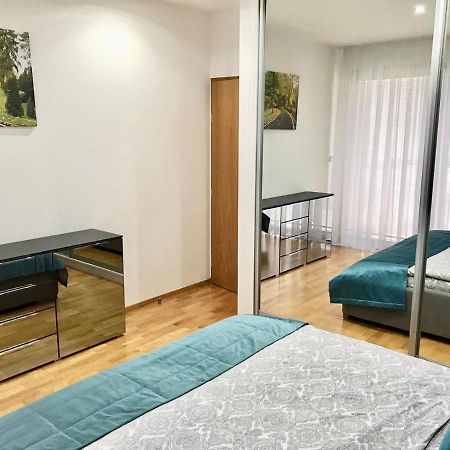 Apartment Korunni Dvur 130M2, 2 Free Parkings Praga Zewnętrze zdjęcie