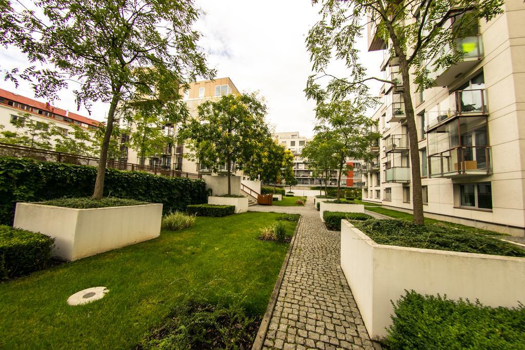 Apartment Korunni Dvur 130M2, 2 Free Parkings Praga Zewnętrze zdjęcie
