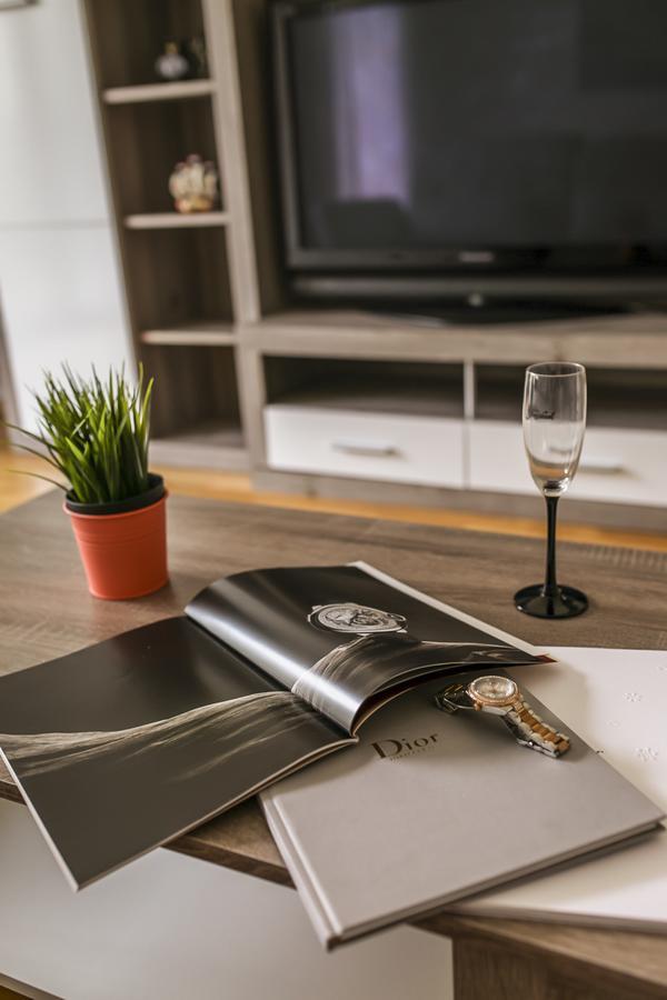 Apartment Korunni Dvur 130M2, 2 Free Parkings Praga Zewnętrze zdjęcie
