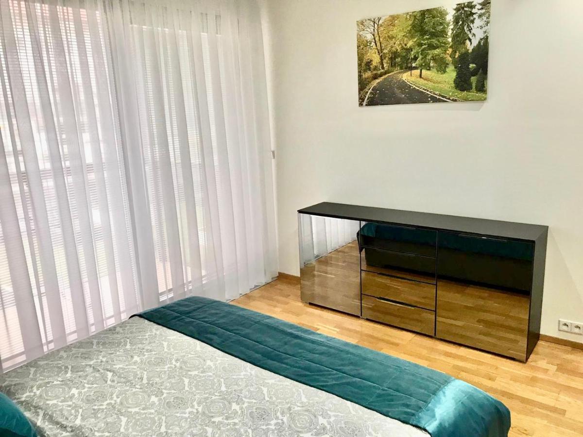 Apartment Korunni Dvur 130M2, 2 Free Parkings Praga Zewnętrze zdjęcie