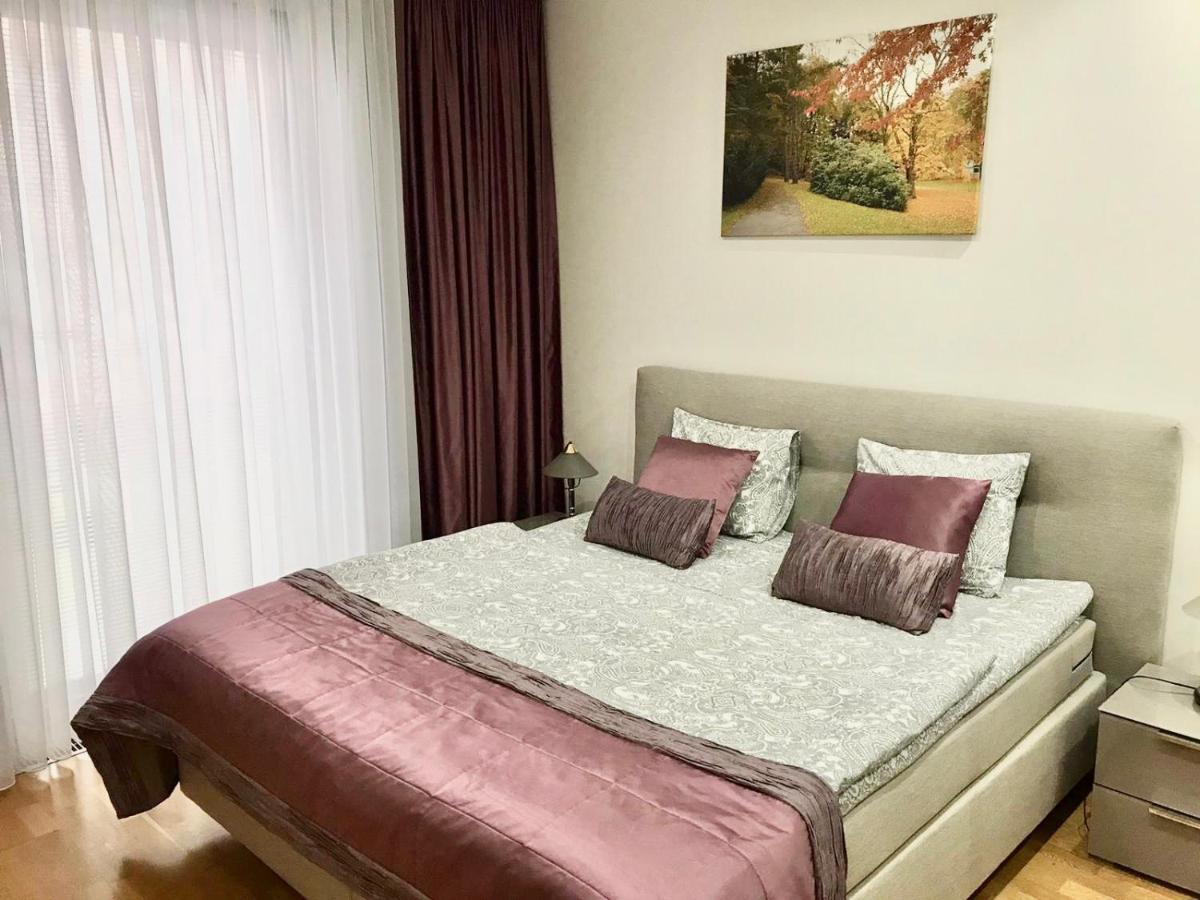 Apartment Korunni Dvur 130M2, 2 Free Parkings Praga Zewnętrze zdjęcie